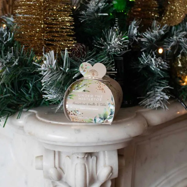 English Soap Co. Under the Mistletoe Heart Guest Soap